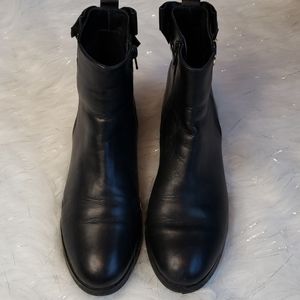 Neiman Marcus Leather Booties with Bow. Sz 8